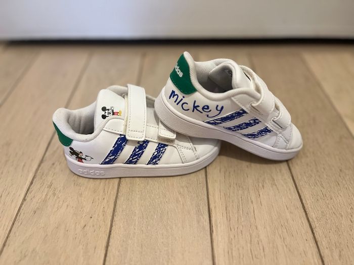 Baskets Adidas thème Disney - photo numéro 2