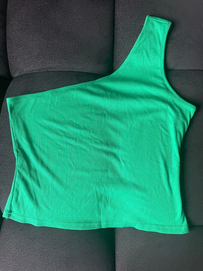 Top avec une bretelle