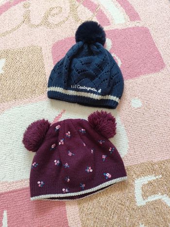 Lot 2 bonnets
