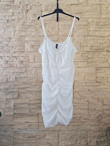 Robe froncé près du corps 