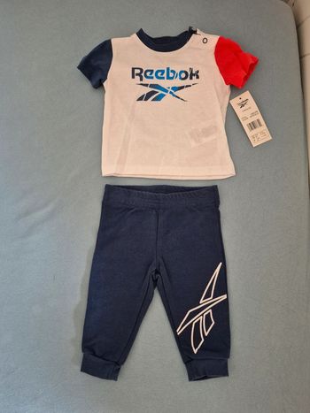 Ensemble T-shirt et pantalon 3/6 mois neuf, Reebok