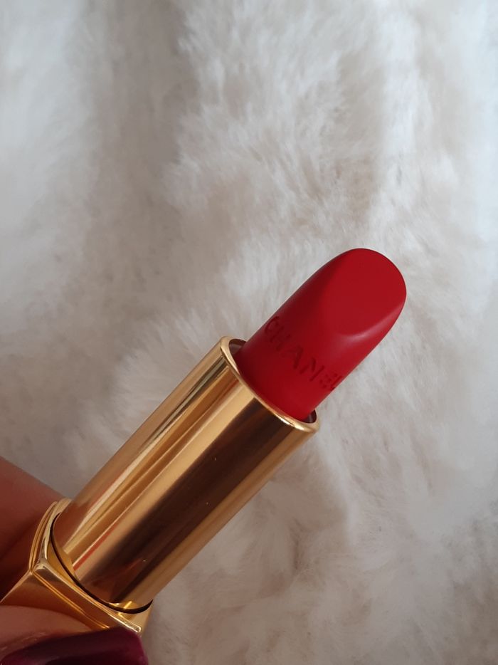 CHANEL

ROUGE ALLURE VELVET

LE ROUGE VELOURS LUMINEUX