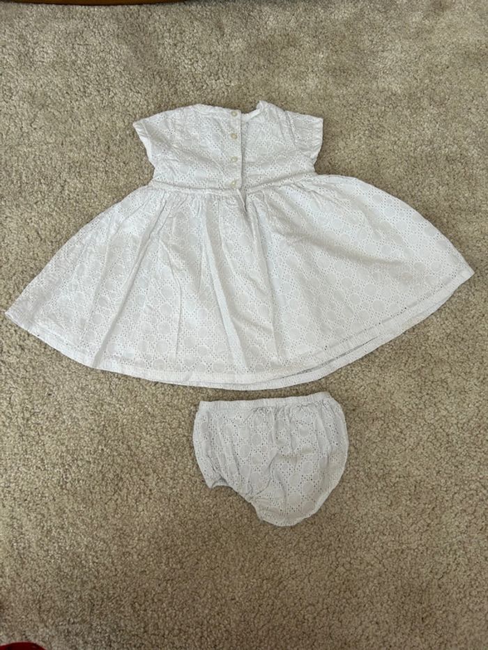 Robe blanche à dentelle manches courtes et culotte assortie - bout chou - 9 mois - photo numéro 5