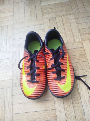 Crampons chaussures foot garçon pointure 27 Nike 