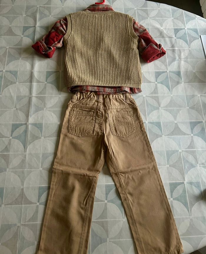 Ensemble garçon 4 ans - Duger- Tape à l’œil - Palomino - en très bon état - photo numéro 2