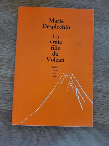 Livre La vraie fille du Volcan - théâtre l'école des loisirs