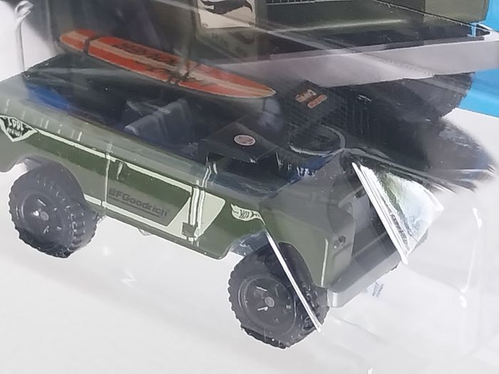 Hot Wheels Land Rover Série II Première Édition 2023 - photo numéro 3