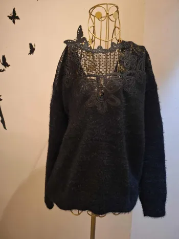 Pull noir & dentelle