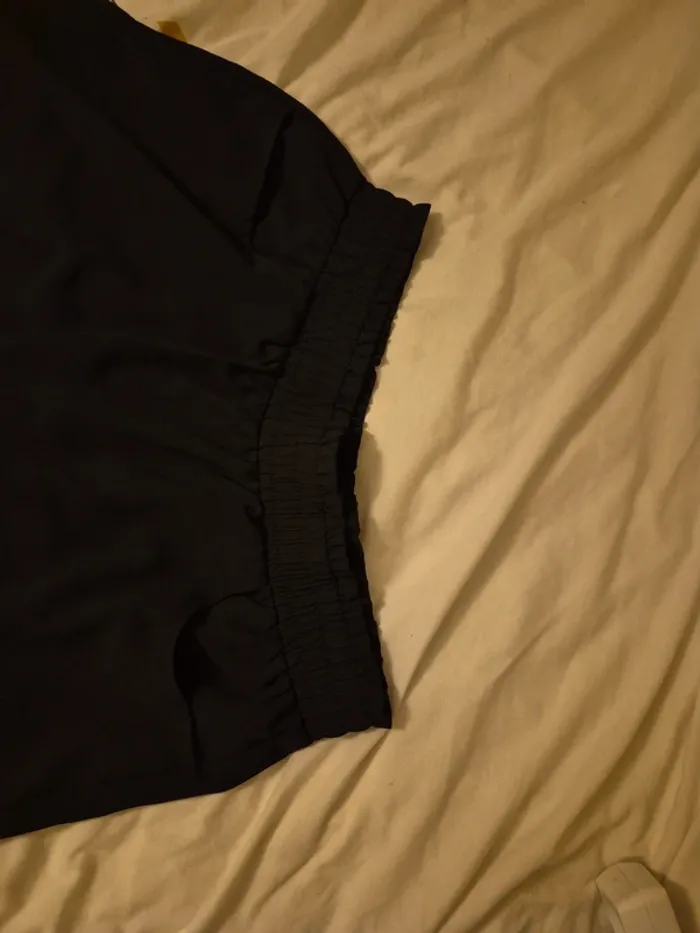 Short noir - photo numéro 3