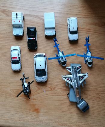 Lot de 10 voitures Police - V92B