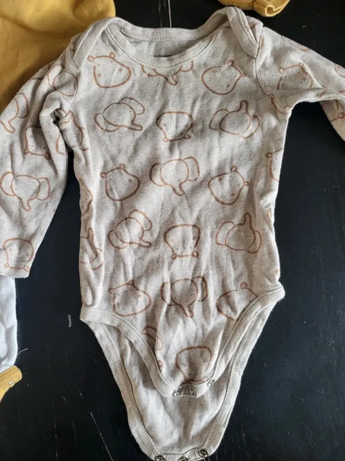 Lot de 5 bodies hippo et Éléphant 9 mois - photo numéro 4