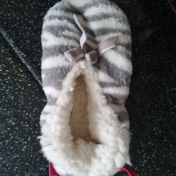 chaussons fourrés taille 28 / 30  🎁🎁 neuf