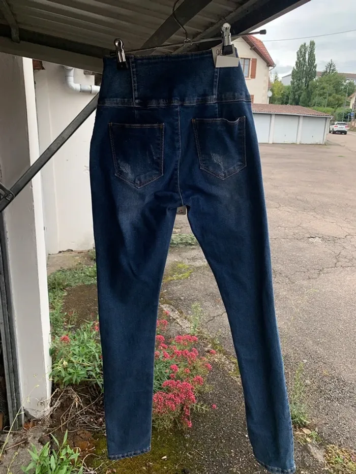 Jeans fille 14 ans taille haute , rentrée scolaire , neuf lot - photo numéro 2