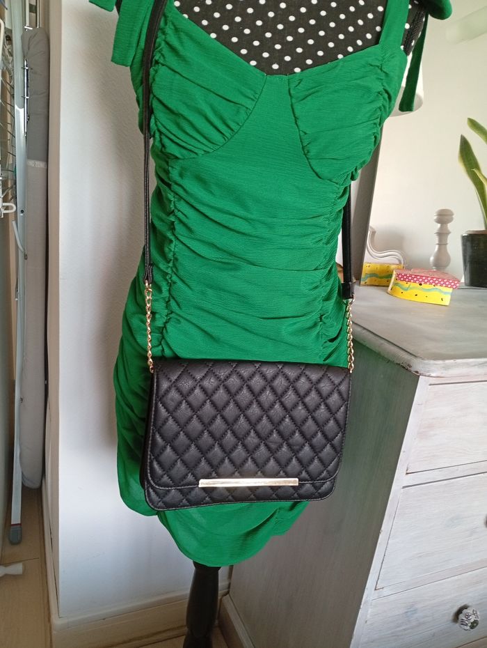 Sac bandoulière noir et doré. Atmosphère - photo numéro 9