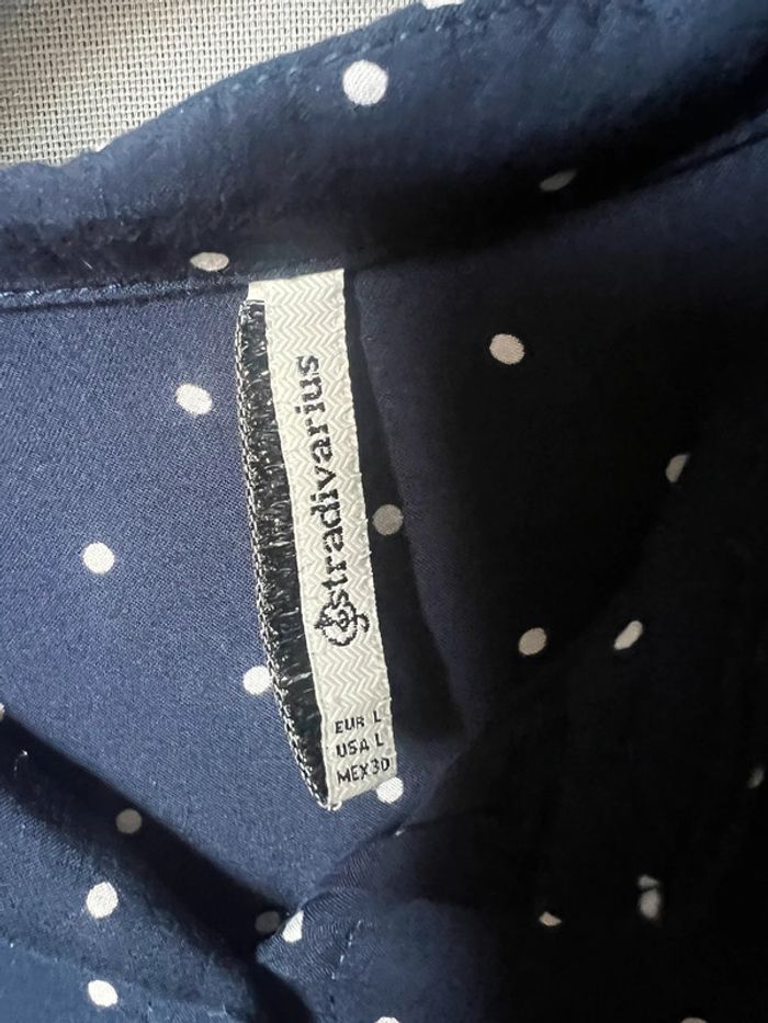 Chemise stradivarius bleu foncé à pois blanc taille L excellent état - photo numéro 3