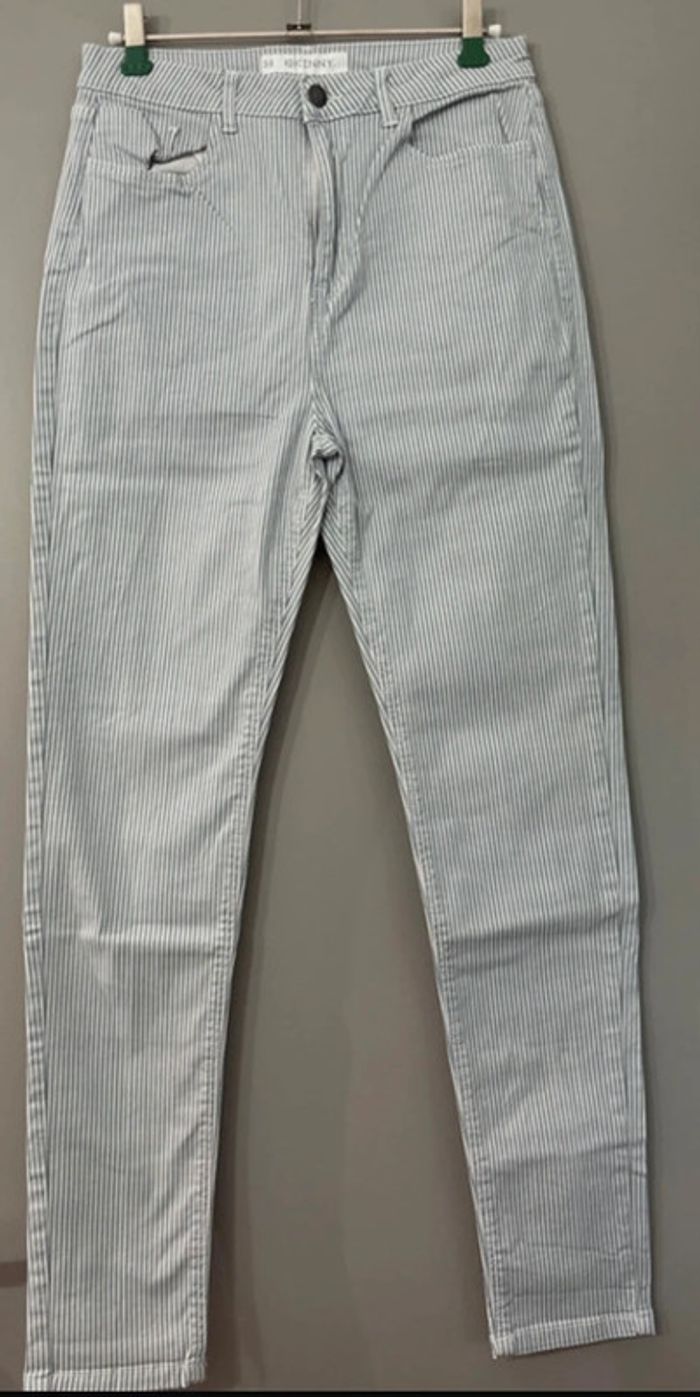 Lot 1 jean + 3 pantalon taille 38/M - photo numéro 2