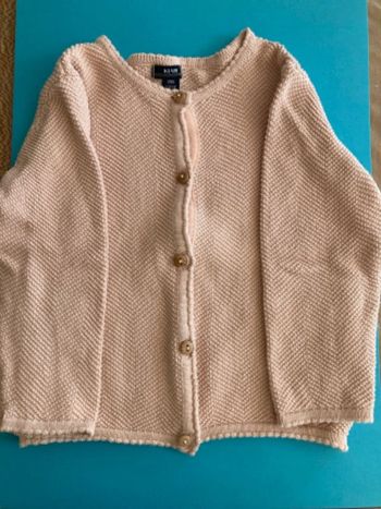 Gilet rose pâle marqué Kiabi, en parfait état, 18 mois