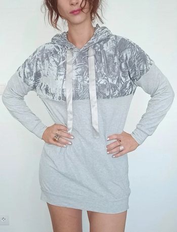 Robe sweat a capuche velourée neuve xs