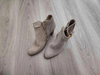 Bottines à talon beige