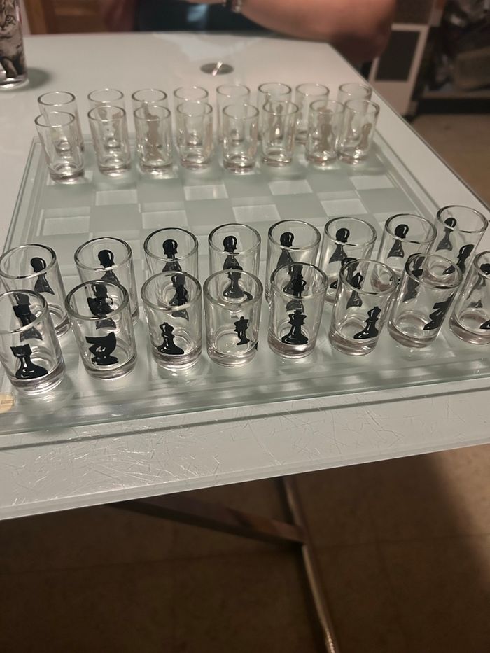 Jeu d’échecs en verre