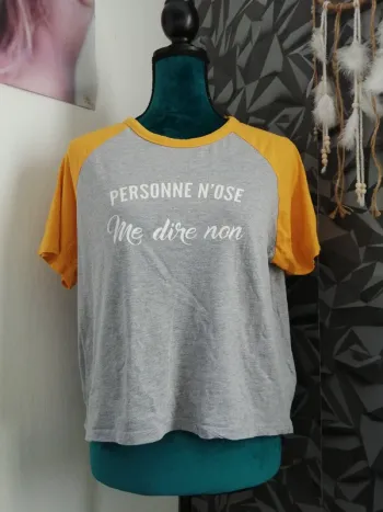 Tee-shirt gris à message avec manches moutarde / jennyfer / (L)