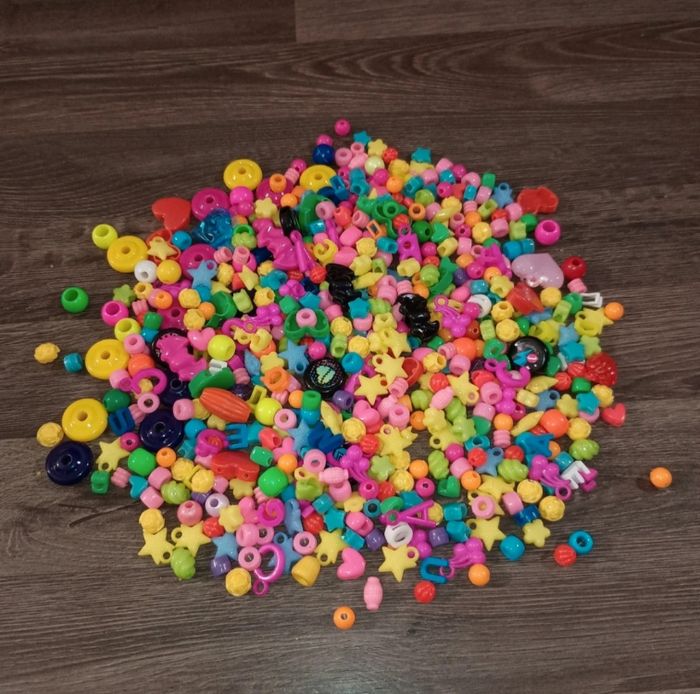 Lot de perles en plastique dur