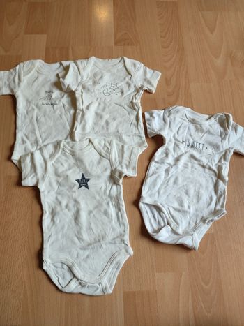 Lot de 3 bodies manches courtes neufs + 1 offert Kiabi en 3M