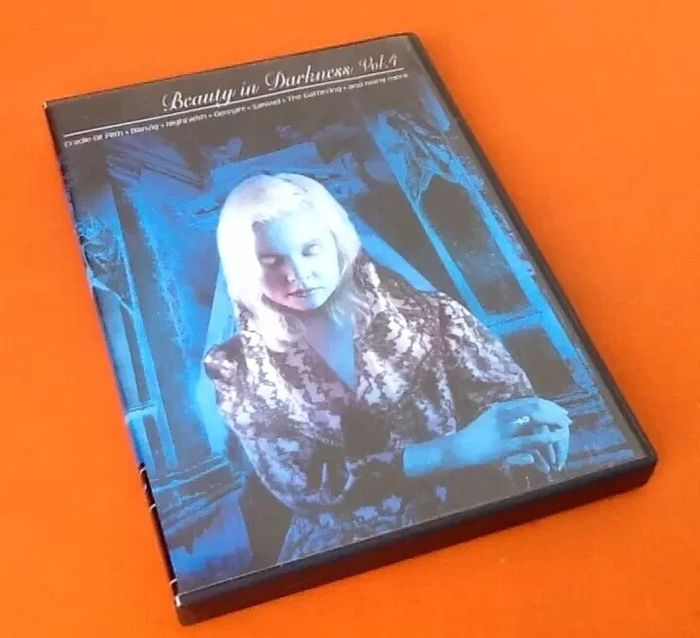 DVD Beauty in Darkness Vol 4  (2000) Nuclear Blast  NB 526-2 - photo numéro 2