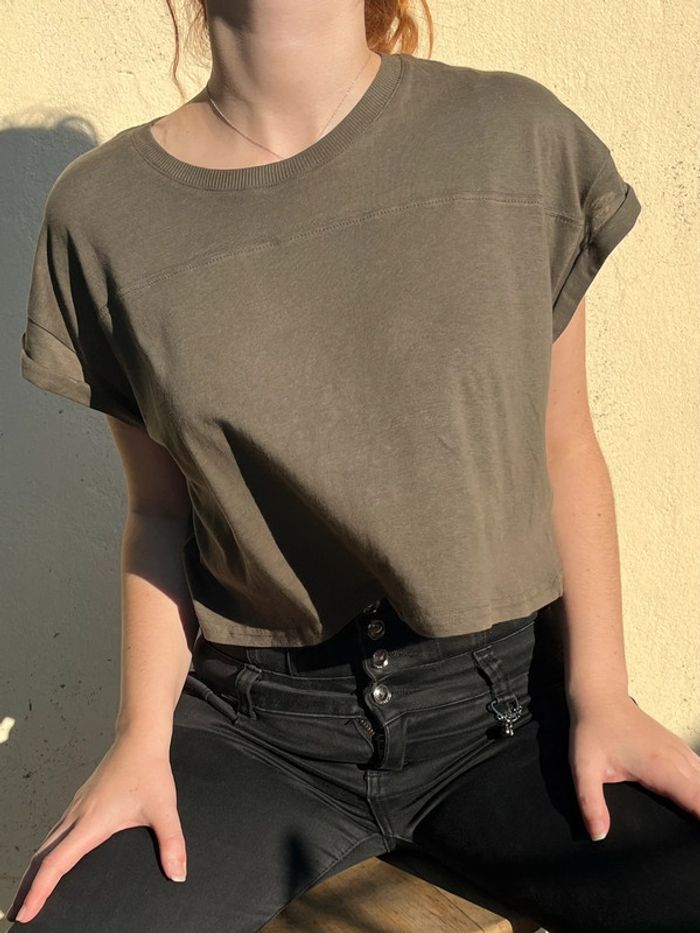 Crop top ample couleur kaki - photo numéro 3