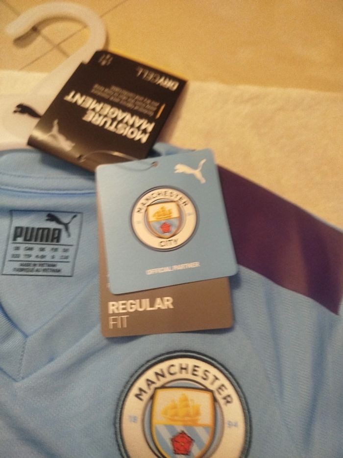 Tenue de foot Puma, équipe Manchester City taille 4/5  ans authentique neuf - photo numéro 7