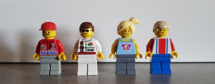 Lot 4 figurines Lego