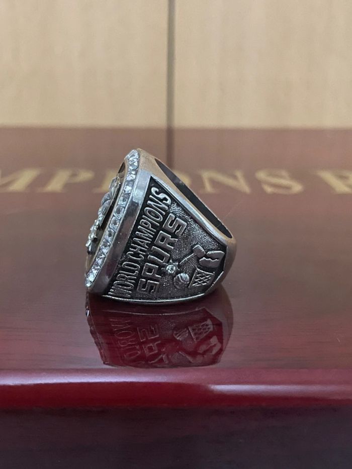 Bague NBA Lakers - photo numéro 2