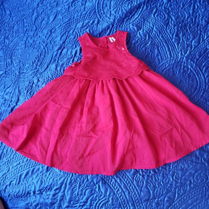 🌸 Belle robe rouge a sequin ideal occasion taille 18 mois