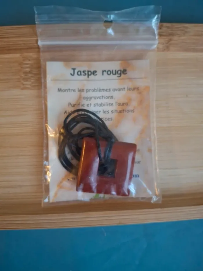Collier Jaspe Rouge sur Cordon Noir – Énergie & Élégance - photo numéro 4