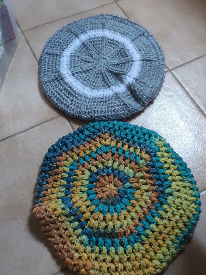 Bérets crochets fait main  certains avec mitaines - photo numéro 3