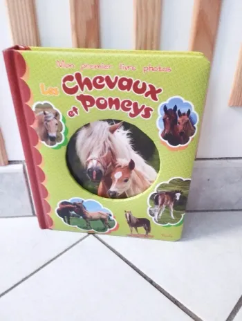 Livre les chevaux et poneys cartonné