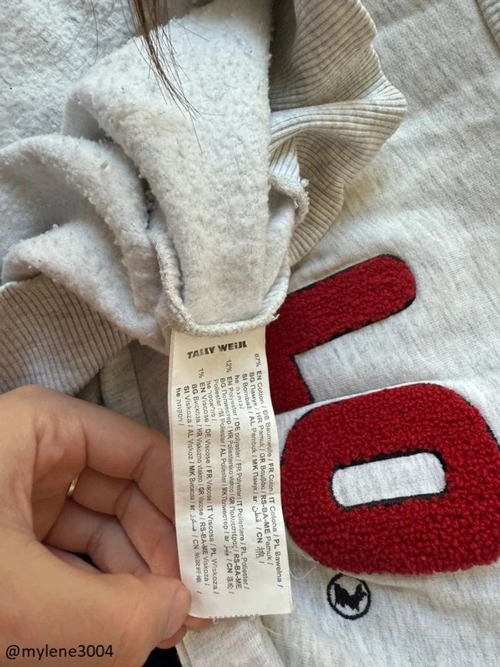 Sweat blanc crème avec écritures rouges "Hello" à manches longues - photo numéro 8