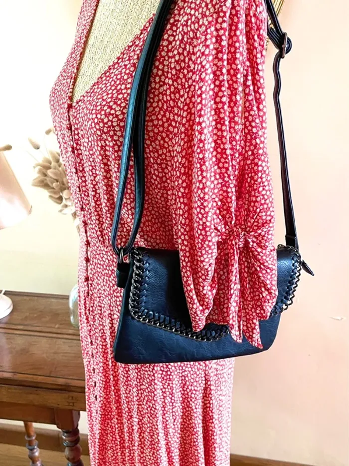 Sac à Main Noir Élégant avec Détails en Tresse et chaine brodé - photo numéro 6