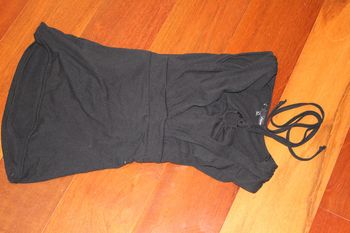haut noir nouage au cou taille 36