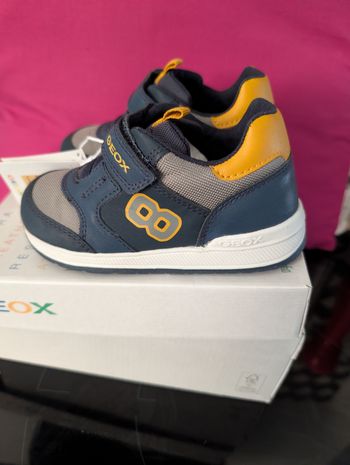 Baskets garçon. Taille 24. Semelle intérieure en cuir. Neuf. Geox 