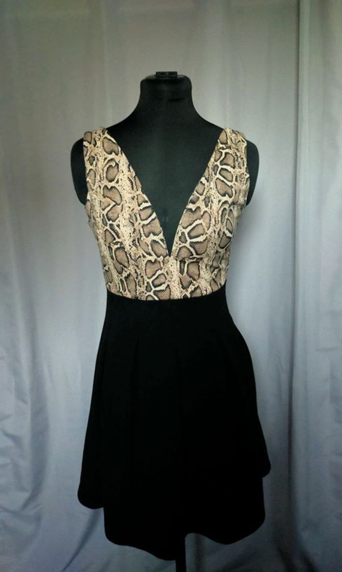 Robe col V sans manches motif python – Made in Italy - photo numéro 2