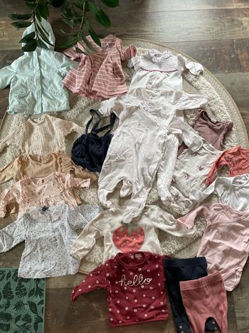 Lot  24 articles bébé fille 6 mois