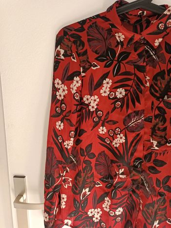Chemisier rouge bordeaux motif feuillages floral Zara Taille M En très bon état