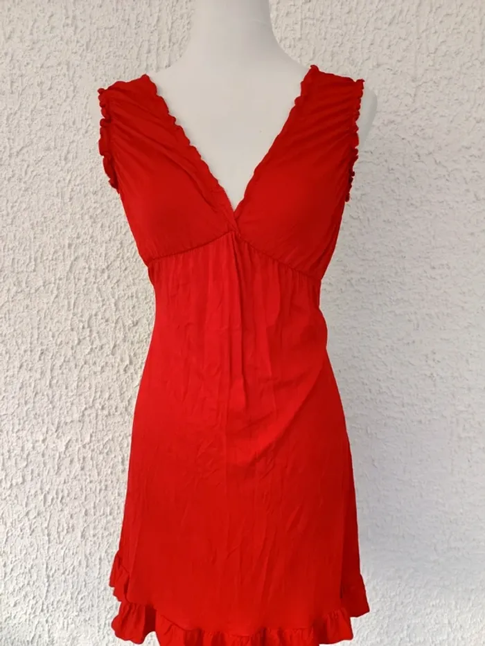 Jolie petite robe rouge fluide décolleté devant et derrière taille S - photo numéro 2