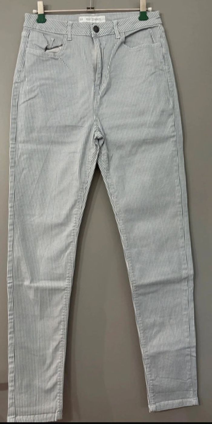 Lot 1 jean + 3 pantalon taille 38/M - photo numéro 2