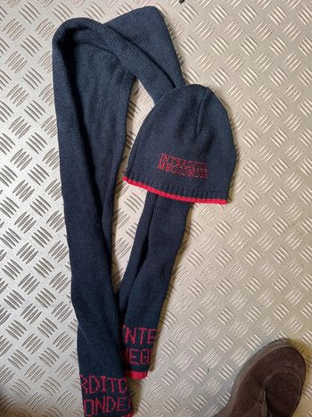 Bonnet et écharpe Interdit de me gronder