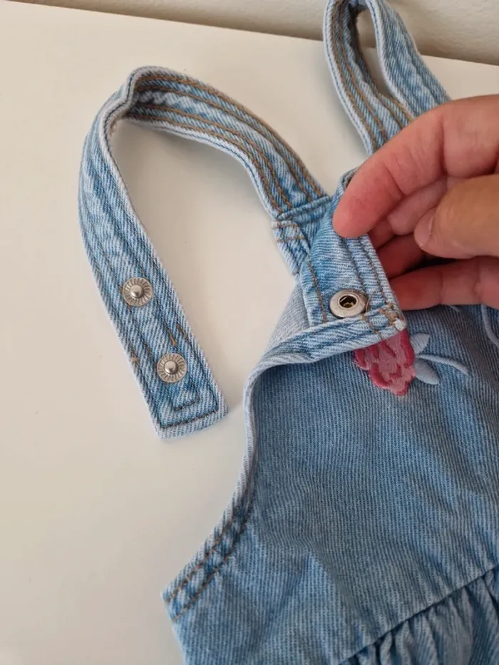 Robe salopette denim fleur brodé 12-18mois neuve H&M - photo numéro 5