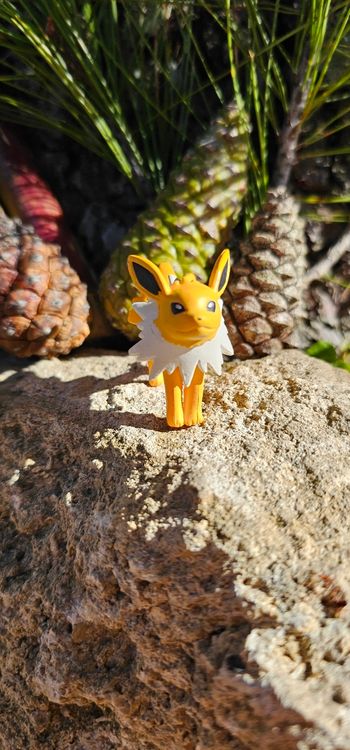 Super figurine Pokemon Nintendo Évolution de Évoli voltali