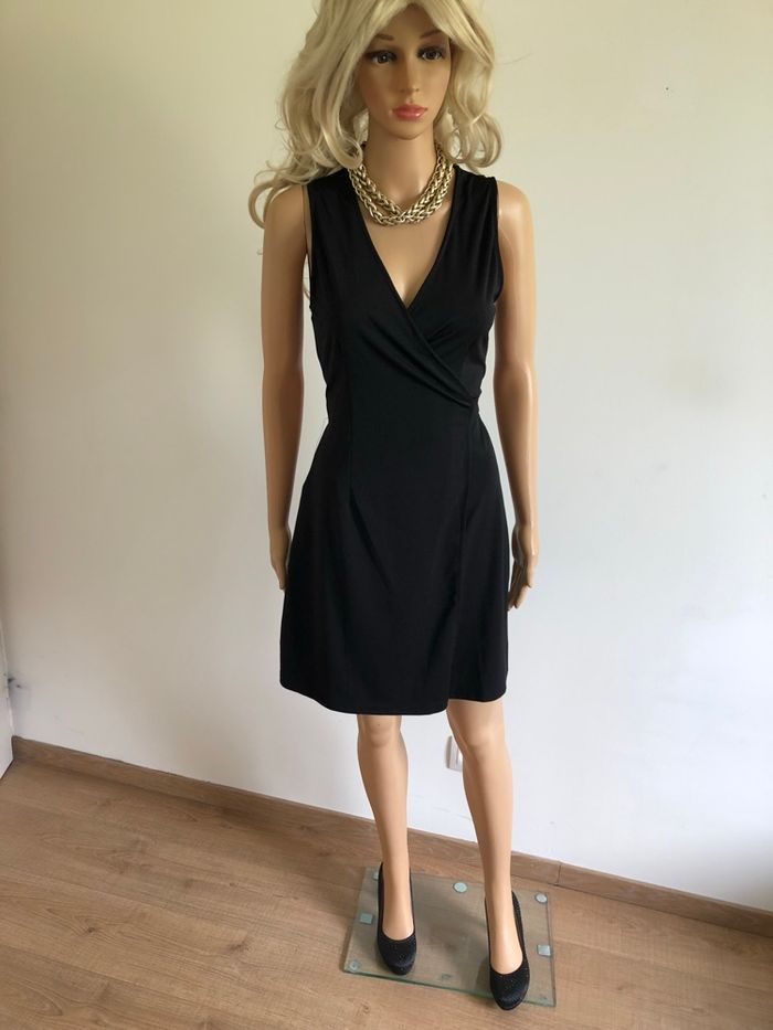 Robe noire portefeuille sans manches Molly Bracken taille S jamais portée - photo numéro 3