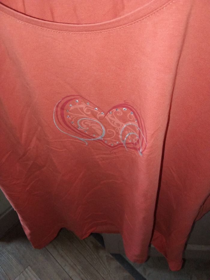 T-shirt  motif cœur - photo numéro 2